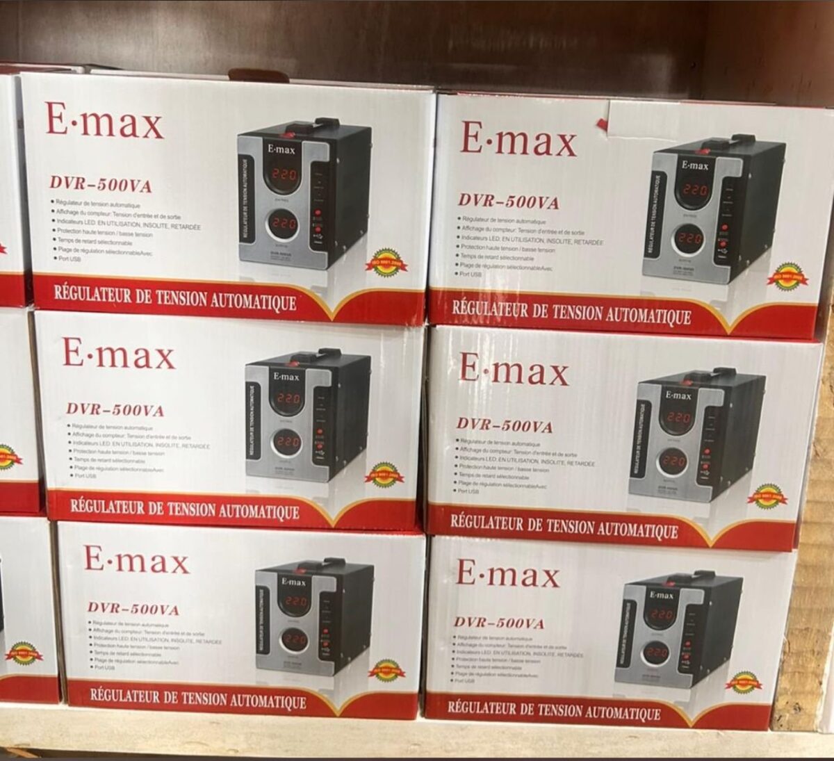 WhatsApp-Image-2025-09-25-at-22.21.11.jpeg Régulateur de tension automatique EMAX DVR-500VA – Image 1